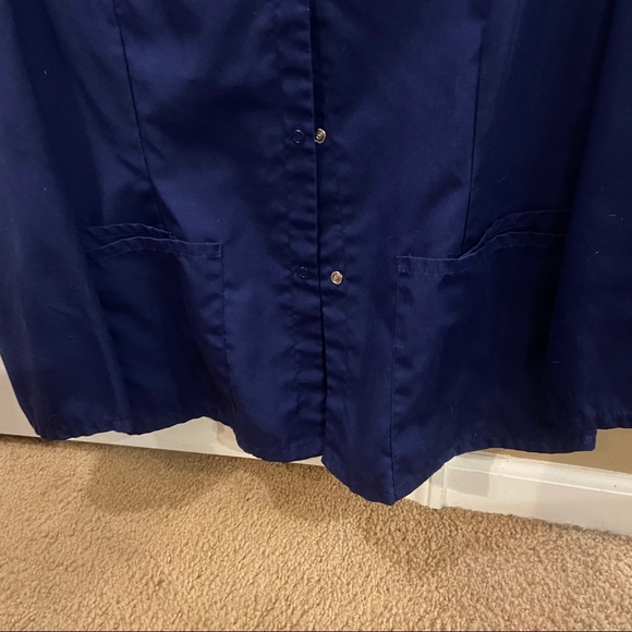 Navy blue scrub jacket - Picture 2 of 3